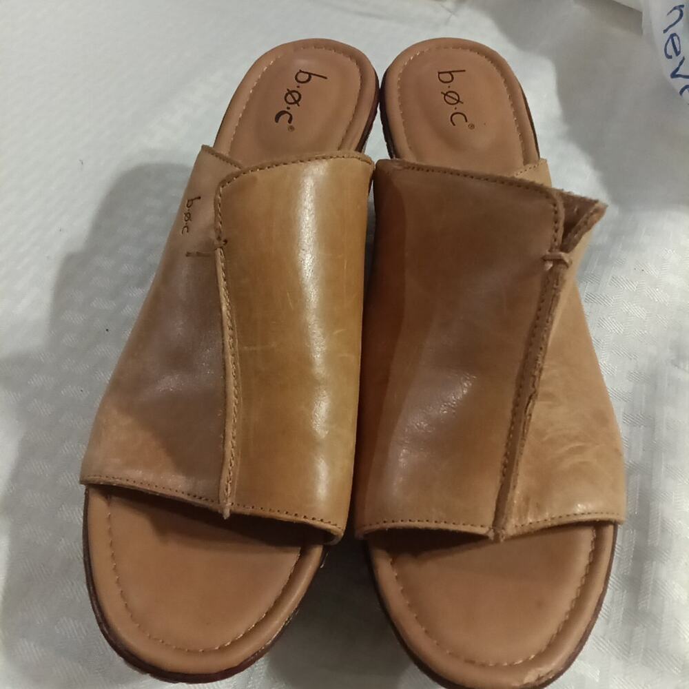 B.O.C. Women’s Wenaha Tan Slide On Leather Sandals Size 10M Clogs
